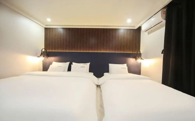 Masan First Class Hotel