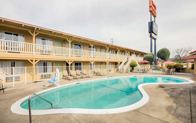 GuestPlace Inn & Suites