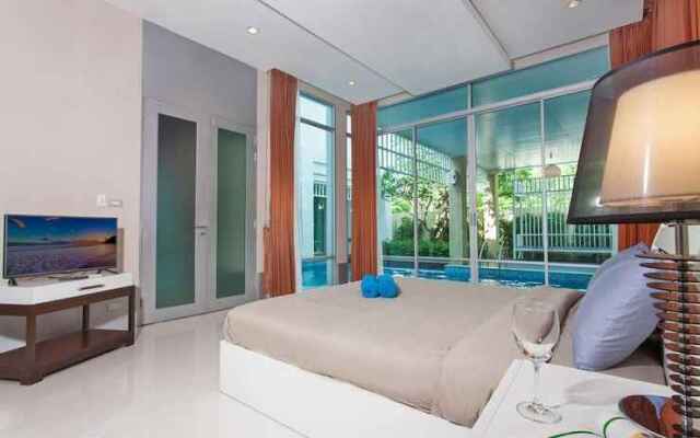 Jomtien Waree 8 - 6 Bedroom Pool Villa