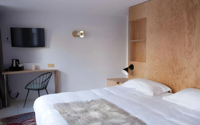 Отель Montholon Paris