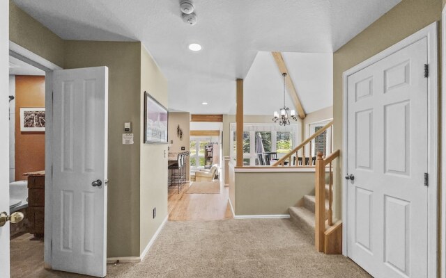 Private Dog Friendly Home Boasts Incredible Views - WD25 by RedAwning