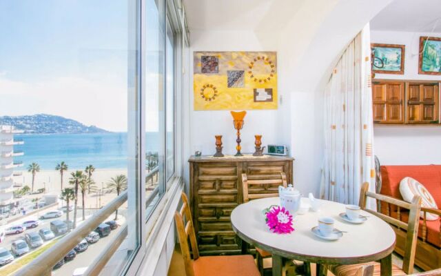 Roses Holiday Center 9823