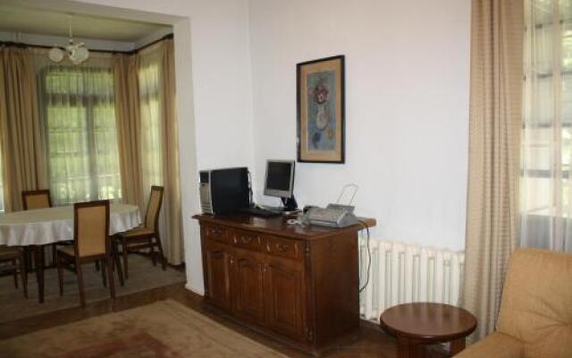 Villa Adis