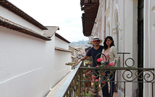 Friends Hotel & Rooftop - Historic Center & Museums