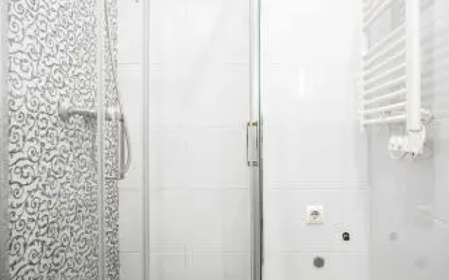 Cuidadosamente Decorado Apartamento Junto Al Metro