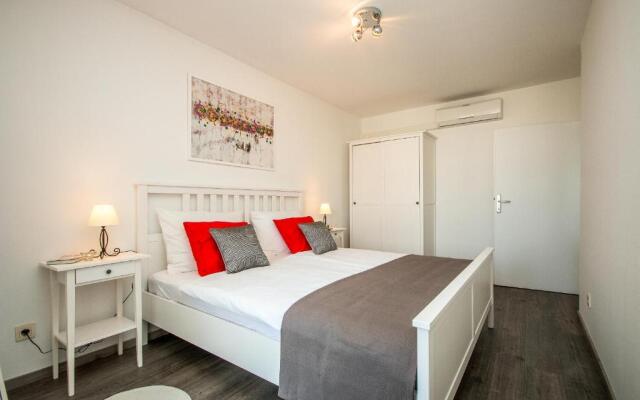 Hendrix Bridge Apartment