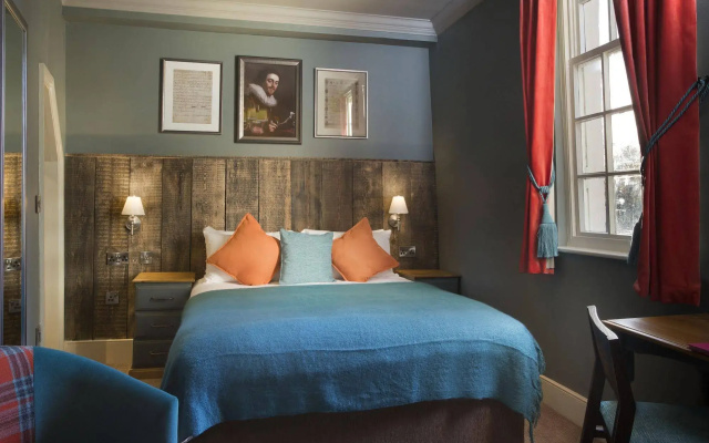 The Ostrich Inn
