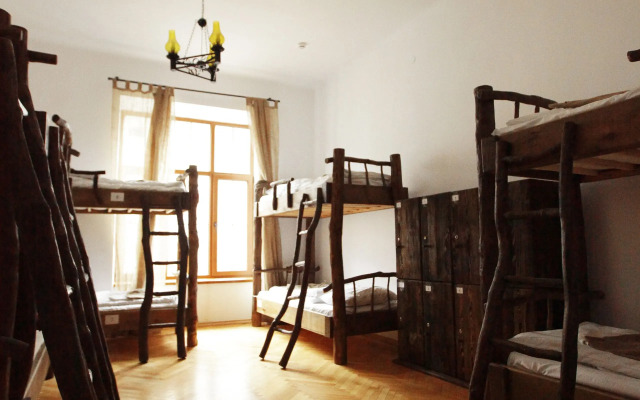 Средневековый Хостел GHOSTel 