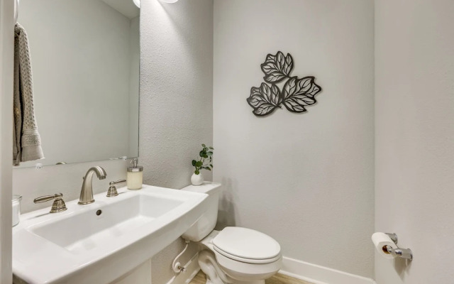 Pet-friendly Townhome, 1 Mi to Southbank Riverwalk