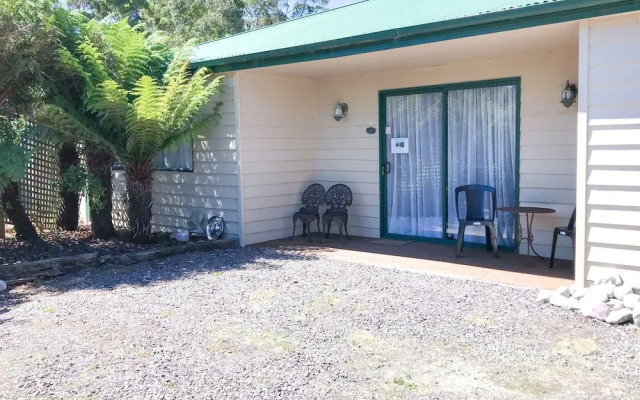 Meredith House & Apartments Strahan