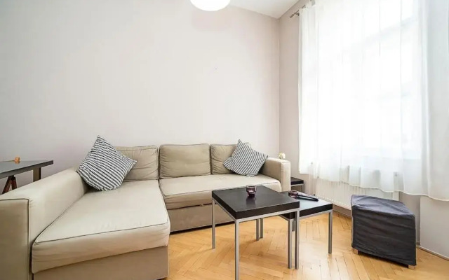 Cozy and sunny apartment in uptown