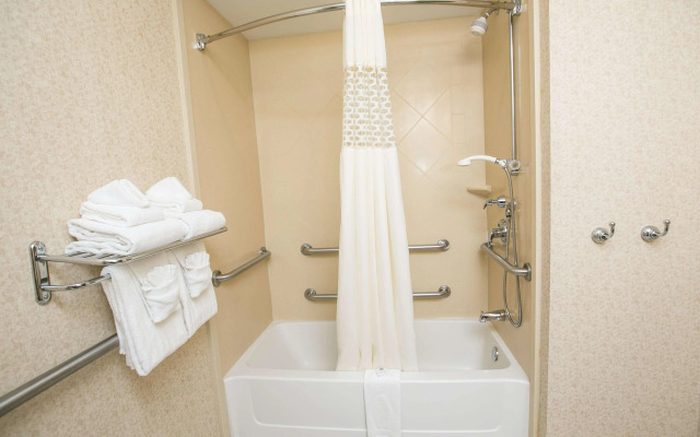 Hampton Inn Hadley-Amherst Area