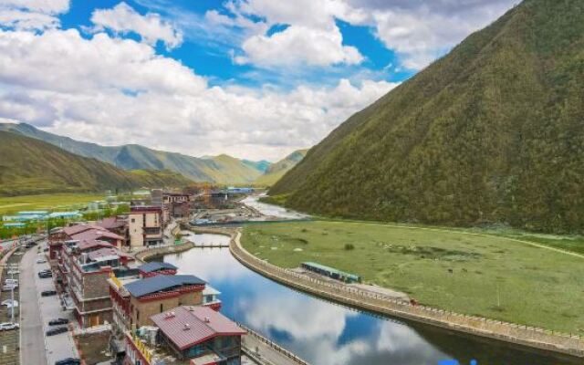 Yunyi Hotel