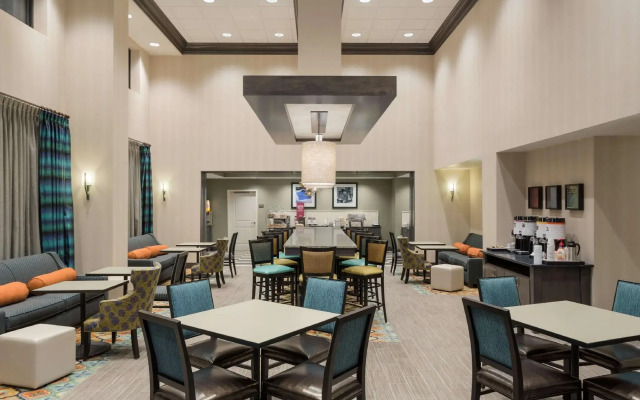 Hampton Inn & Suites West Des Moines/SW Mall Area