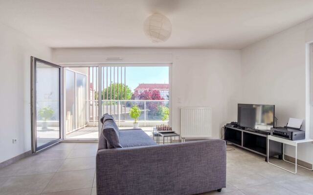 Pretty One-bedroom Apartment of 70m² With Balcony - Strasbourg