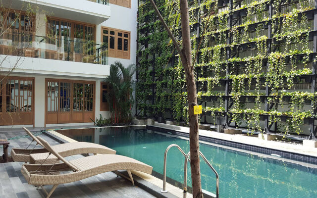 Moon Dragon Hotel