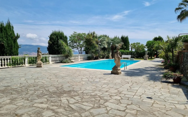 Paradiso Al Mare Shared Pool