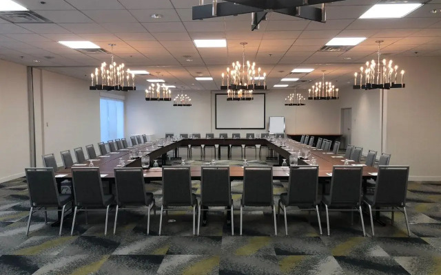 Holiday Inn Montreal Longueuil by IHG