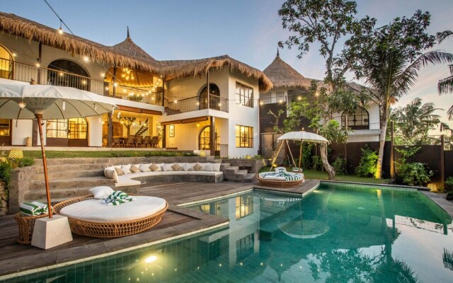 Outstanding Villas Complex 9 BR Canggu w staff