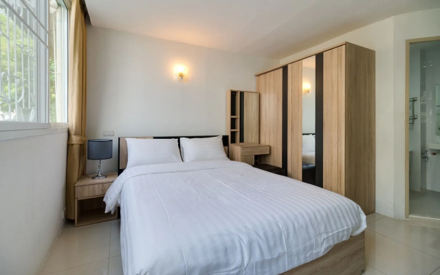 Le Vanvarothai Saladaeng Residence