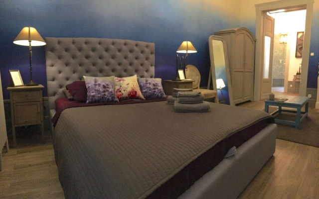 Standard Apartment by Hi5 - FehÃ©rahajÃ³