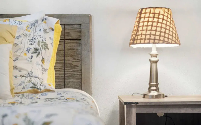 The Greenview Haven: Cozy For 6!
