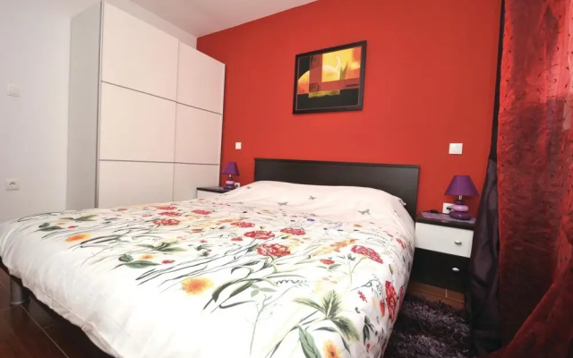 Beautiful Home in Zatoglav With Jacuzzi, Wifi and 4 Bedrooms