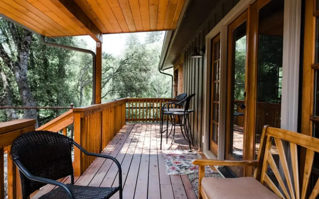 Sierra Lakes Retreat