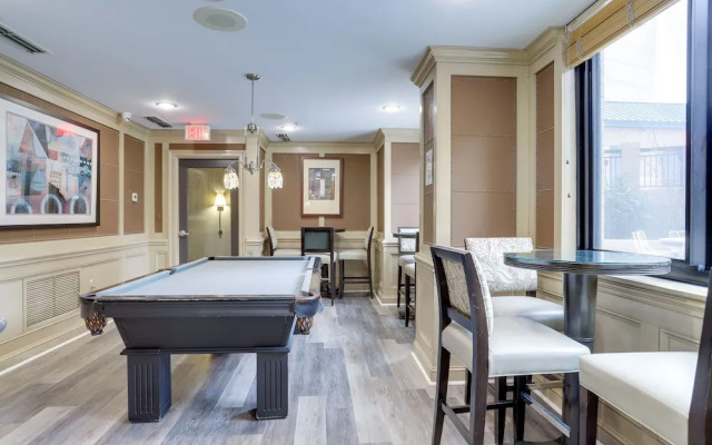 Cozy & Comfortable Condo in Ballston