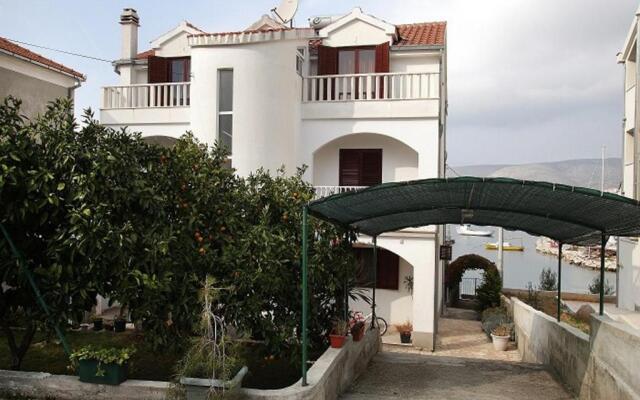 Apartments Antonia-5m from sea