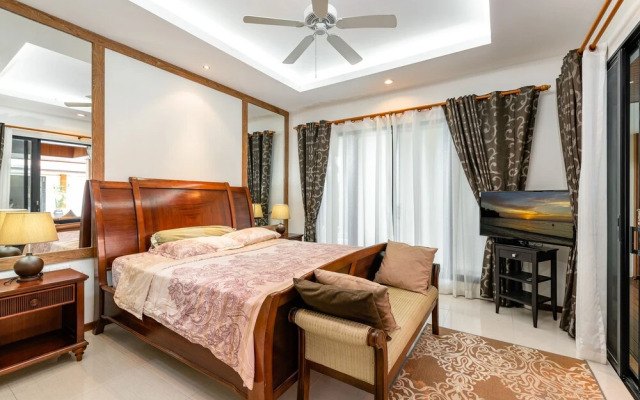 Champagne Pool Villa