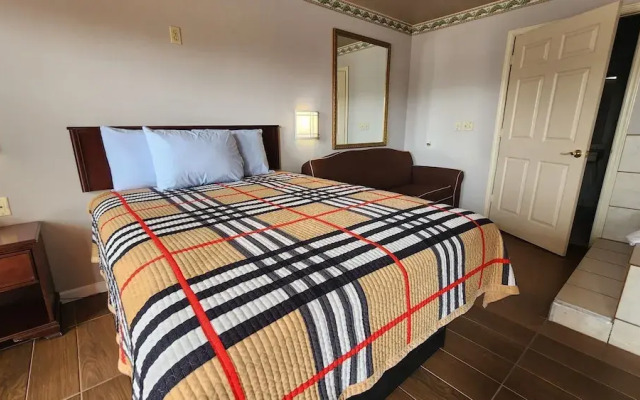 Benbrook Inn & Suites