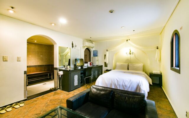 Film 37.2 Hotel
