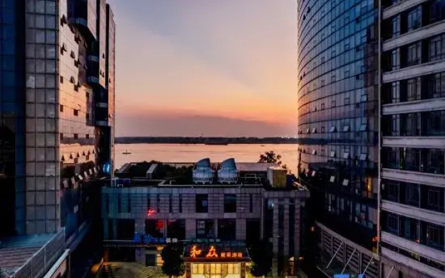 Hezhong Guanjing Hotel