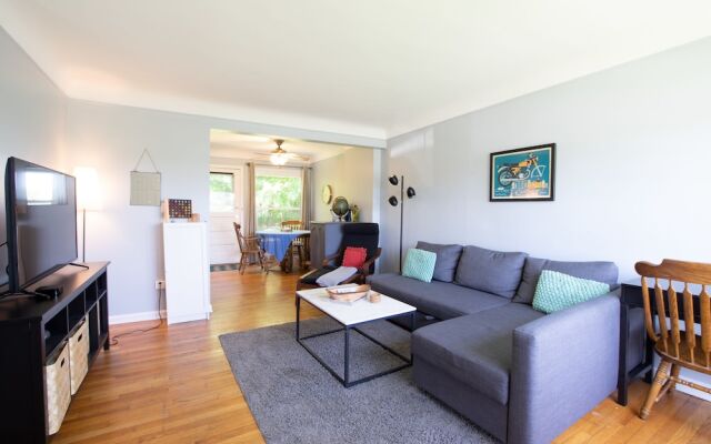 Two Bedroom West Stadium Bungalow - Unit 524