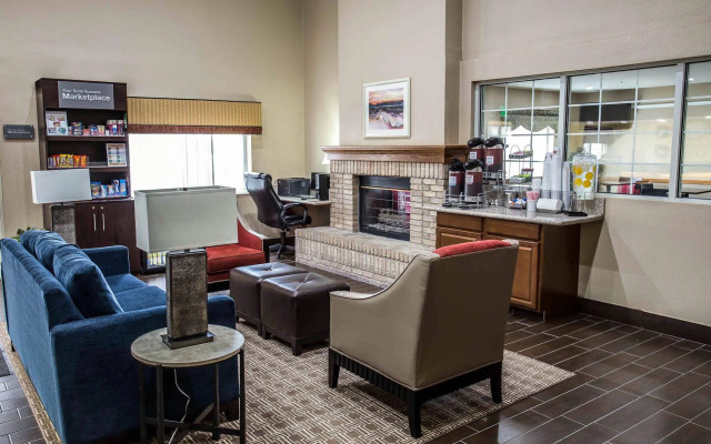 Quality Suites Near West Acres