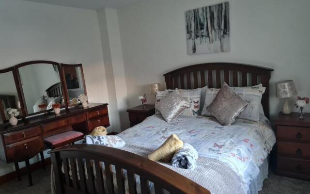 Comfy Quiet Town House