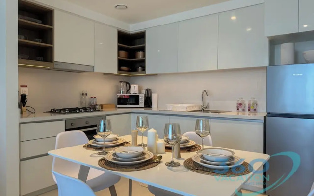 Downtown Views 1 BR Apartment high floor