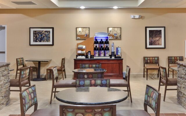 Holiday Inn Express Hotel & Suites Grants - Milan by IHG