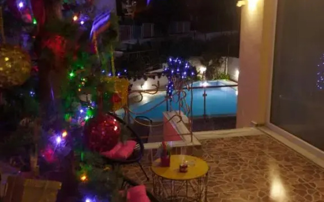 Violet Studio με πισίνα