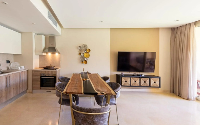 Elegant & Edgy 2 BR w Beach & Pool Mangroovy