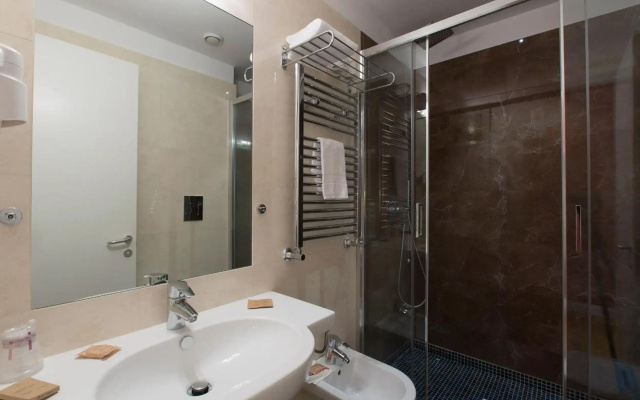 Floris Hotel