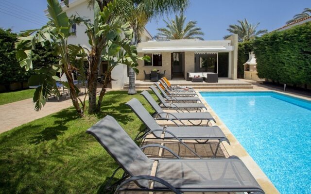Soothing Sunset Villa, 200m to the Beach