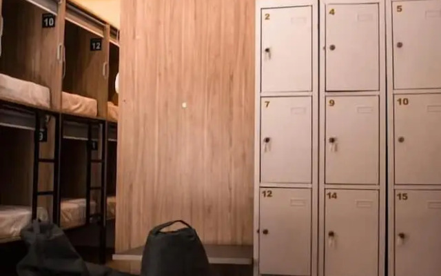 Lounge Capsule Hostel