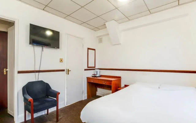 OYO VII Hotel & Indian Restaurant