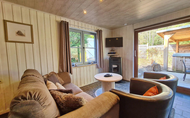 Chalet With hot tub in Durbuy