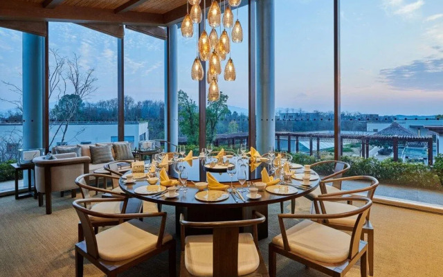 Lushan West Sea Resort, Curio Collection by Hilton