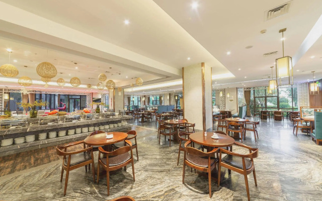 Lake International Hotel
