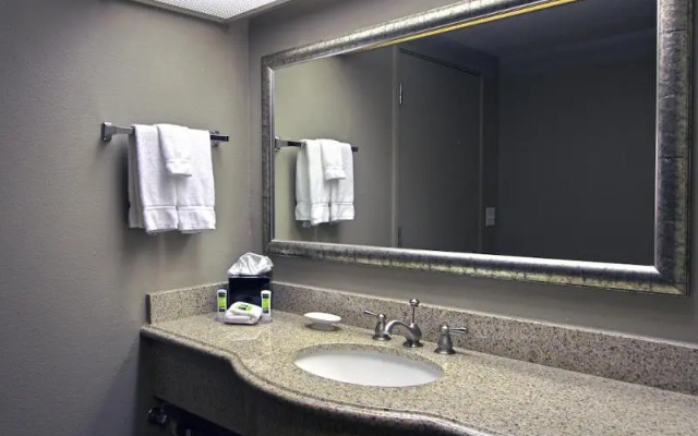 Executive Inn & Suites Embarcadero Cove Oakland Waterfront