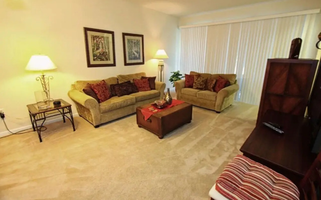 2633 Trafalgar Village